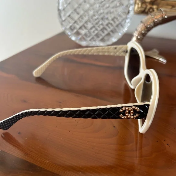 CHANEL Black Sunglasses w/ Box New - Picture 7 of 7